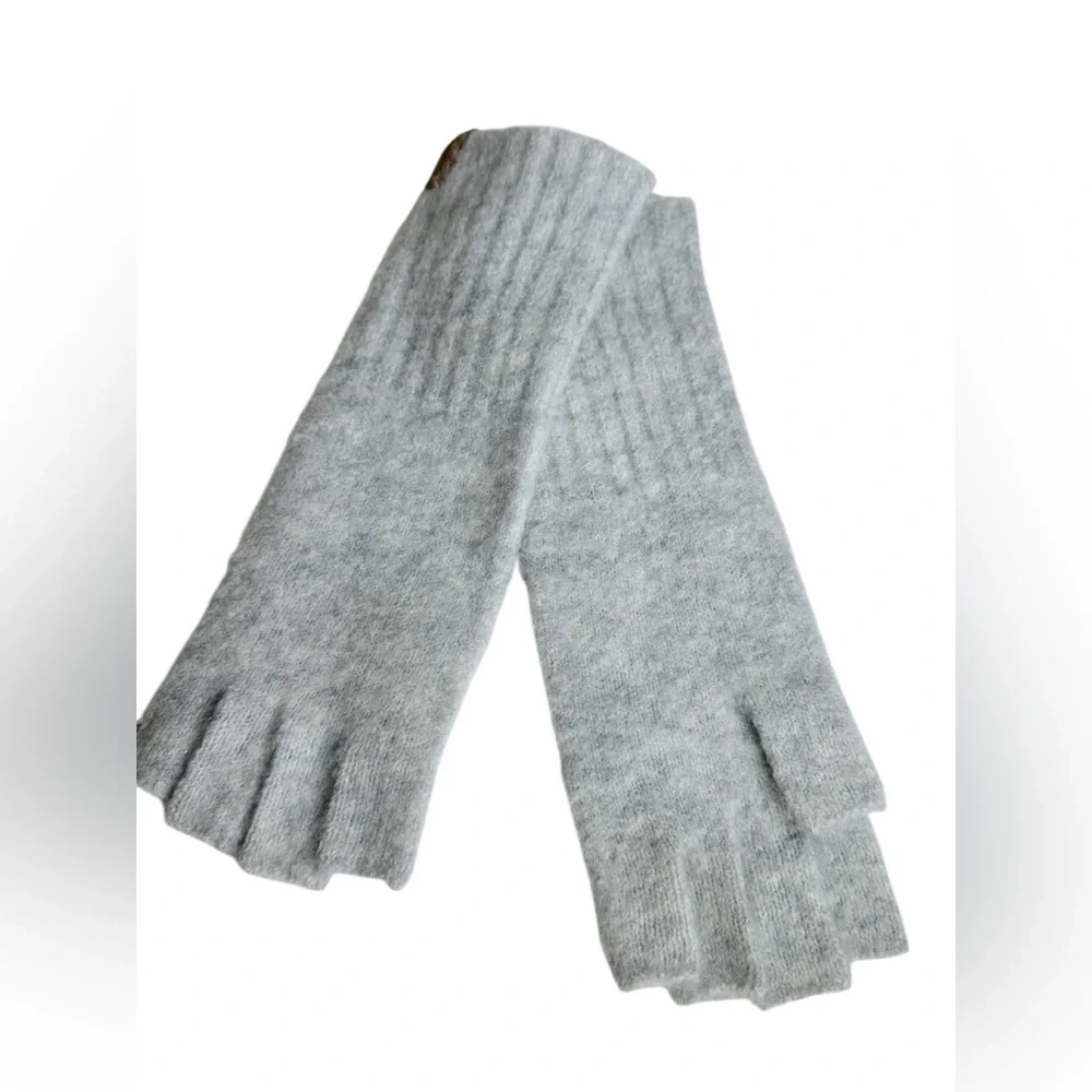 VINCE Cashmere Blend Fingerless Ribbed Cuff Gloves Light Gray One Size Brand New